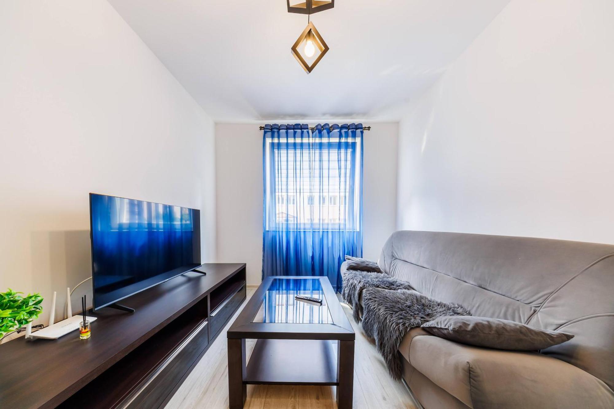 Cozy New Town Apartment- Centre